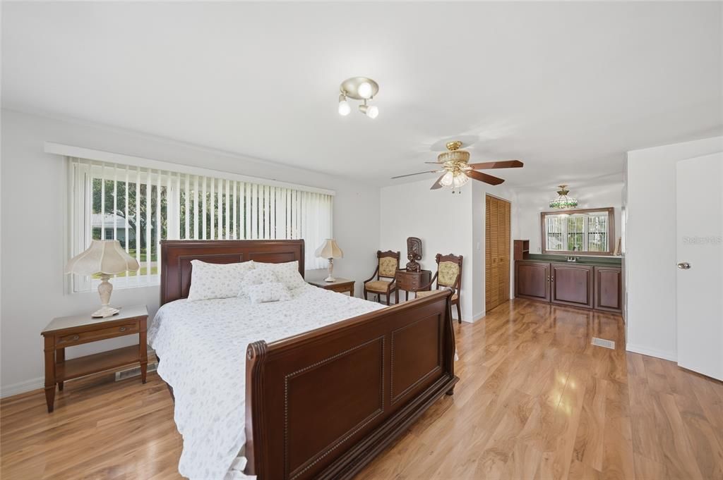 For Sale: $179,000 (2 beds, 2 baths, 1286 Square Feet)