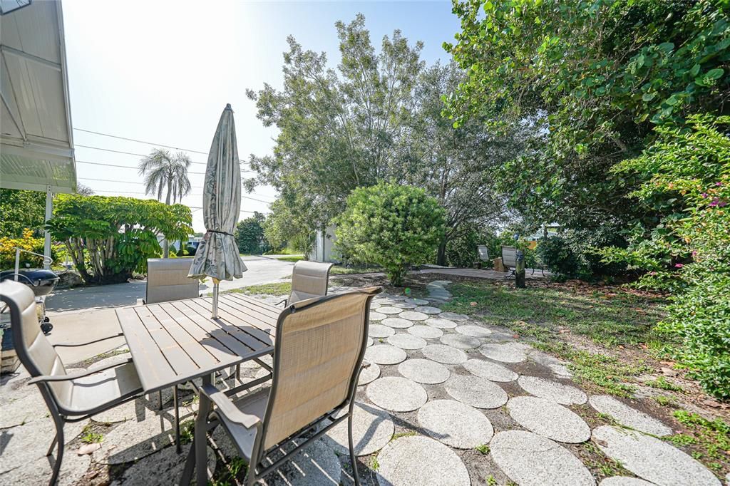 For Sale: $179,000 (2 beds, 2 baths, 1286 Square Feet)