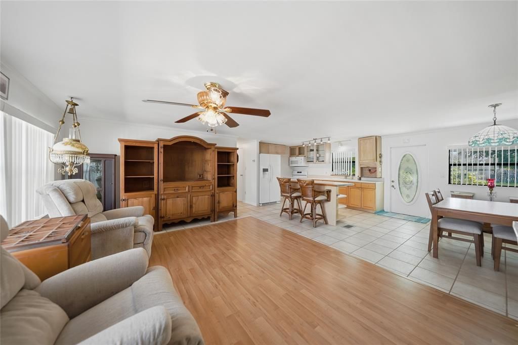 For Sale: $179,000 (2 beds, 2 baths, 1286 Square Feet)