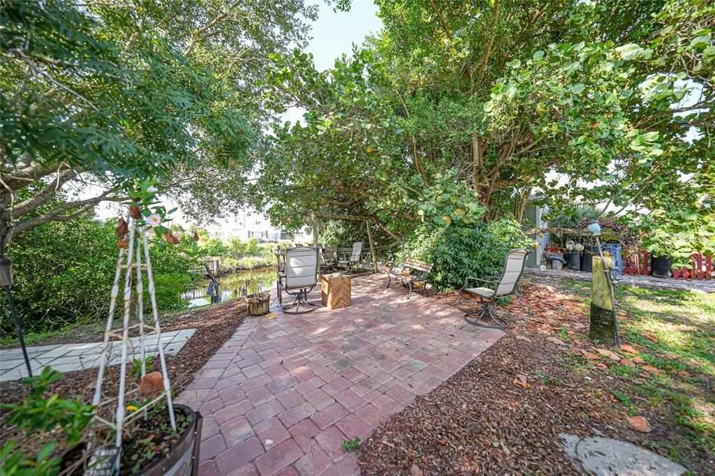 For Sale: $179,000 (2 beds, 2 baths, 1286 Square Feet)