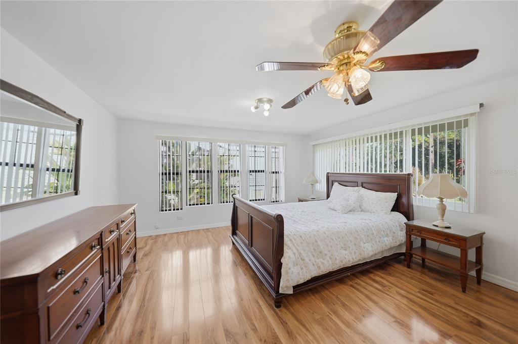 For Sale: $179,000 (2 beds, 2 baths, 1286 Square Feet)