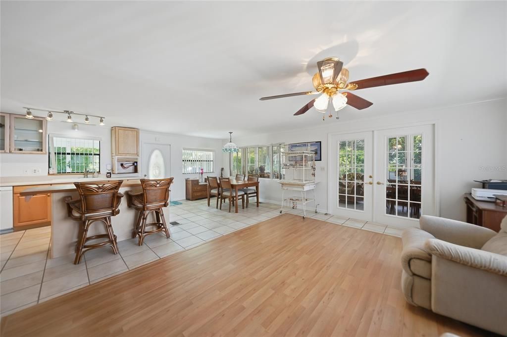 For Sale: $179,000 (2 beds, 2 baths, 1286 Square Feet)