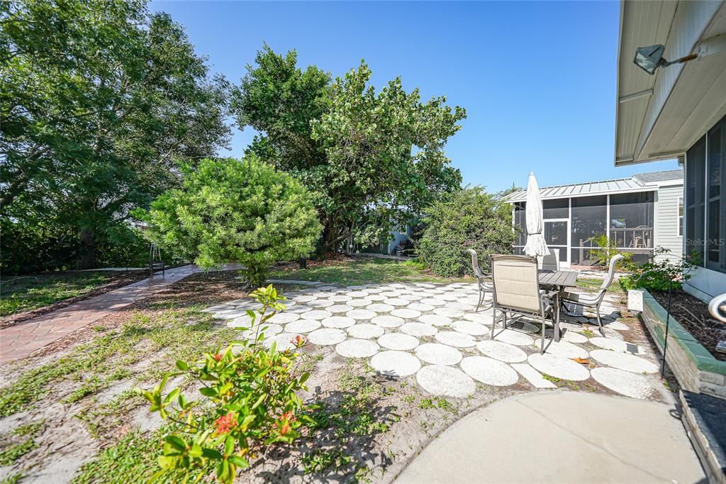 For Sale: $179,000 (2 beds, 2 baths, 1286 Square Feet)