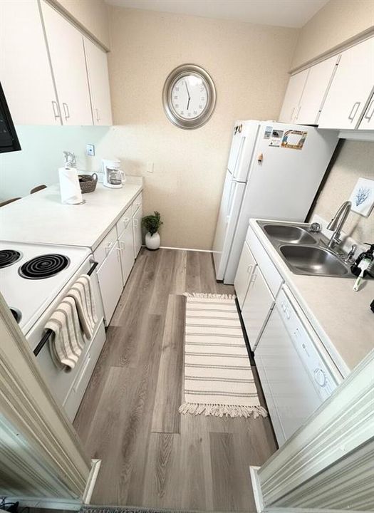 For Sale: $377,000 (1 beds, 1 baths, 718 Square Feet)