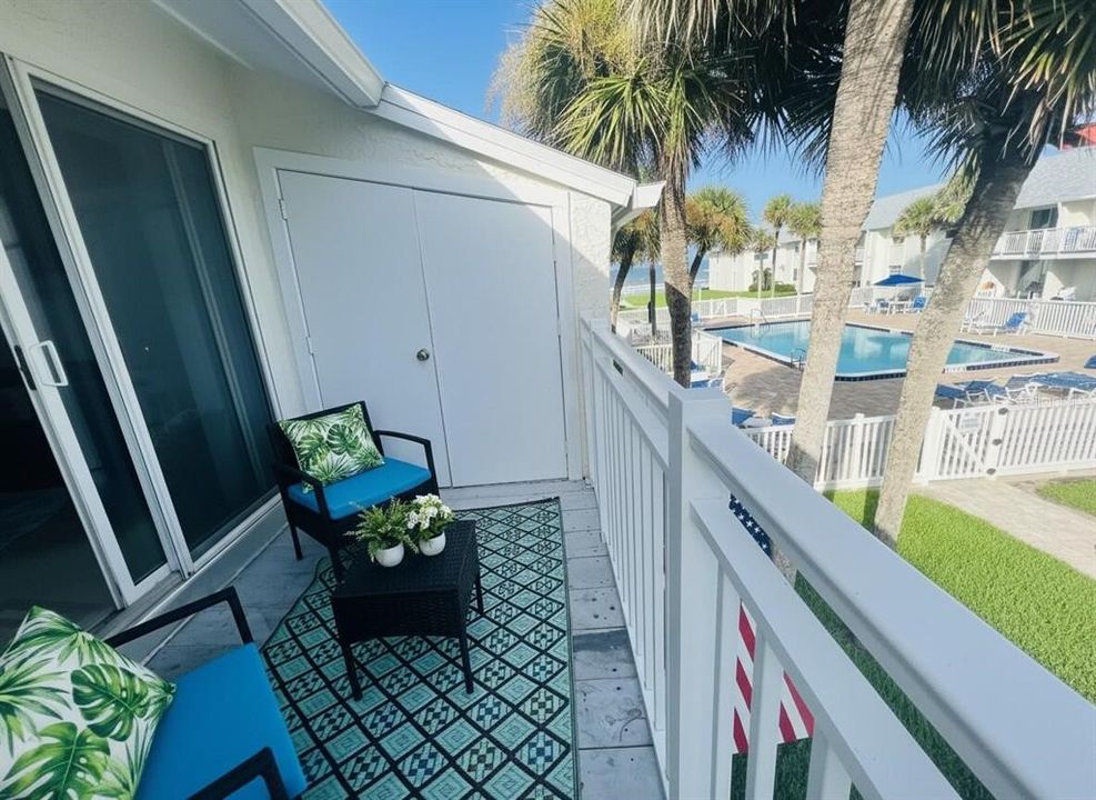 For Sale: $377,000 (1 beds, 1 baths, 718 Square Feet)