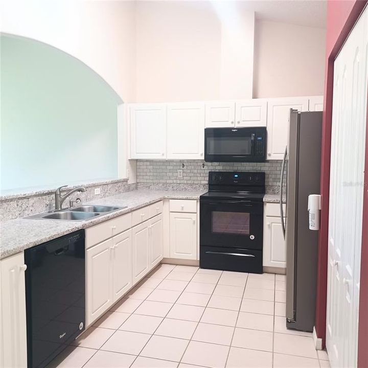 For Sale: $260,000 (2 beds, 2 baths, 1143 Square Feet)