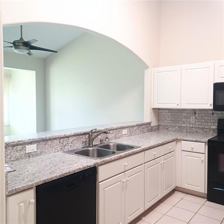 For Sale: $260,000 (2 beds, 2 baths, 1143 Square Feet)