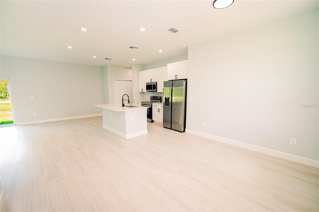 For Sale: $334,900 (4 beds, 2 baths, 1623 Square Feet)