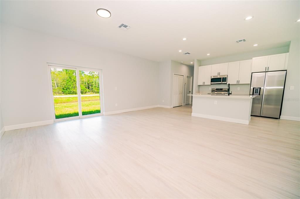 For Sale: $334,900 (4 beds, 2 baths, 1623 Square Feet)