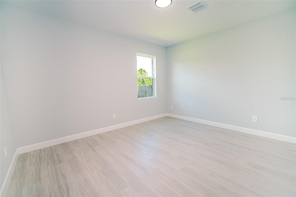 For Sale: $334,900 (4 beds, 2 baths, 1623 Square Feet)