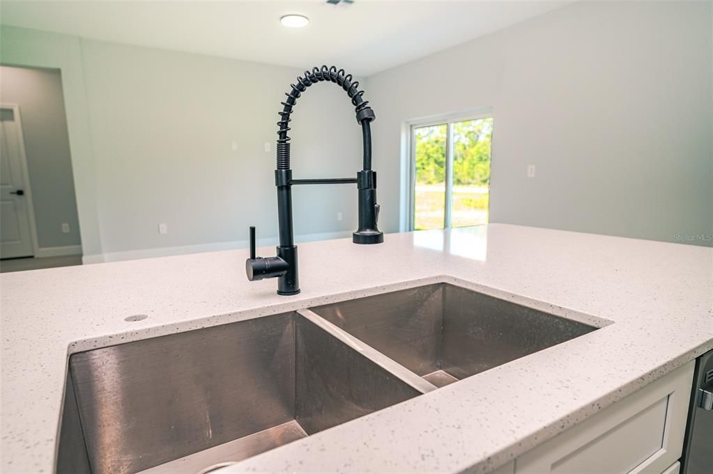 For Sale: $334,900 (4 beds, 2 baths, 1623 Square Feet)