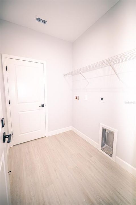 For Sale: $334,900 (4 beds, 2 baths, 1623 Square Feet)