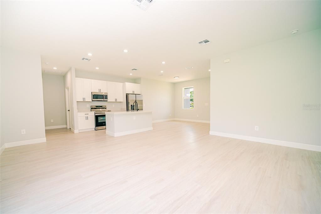 For Sale: $334,900 (4 beds, 2 baths, 1623 Square Feet)
