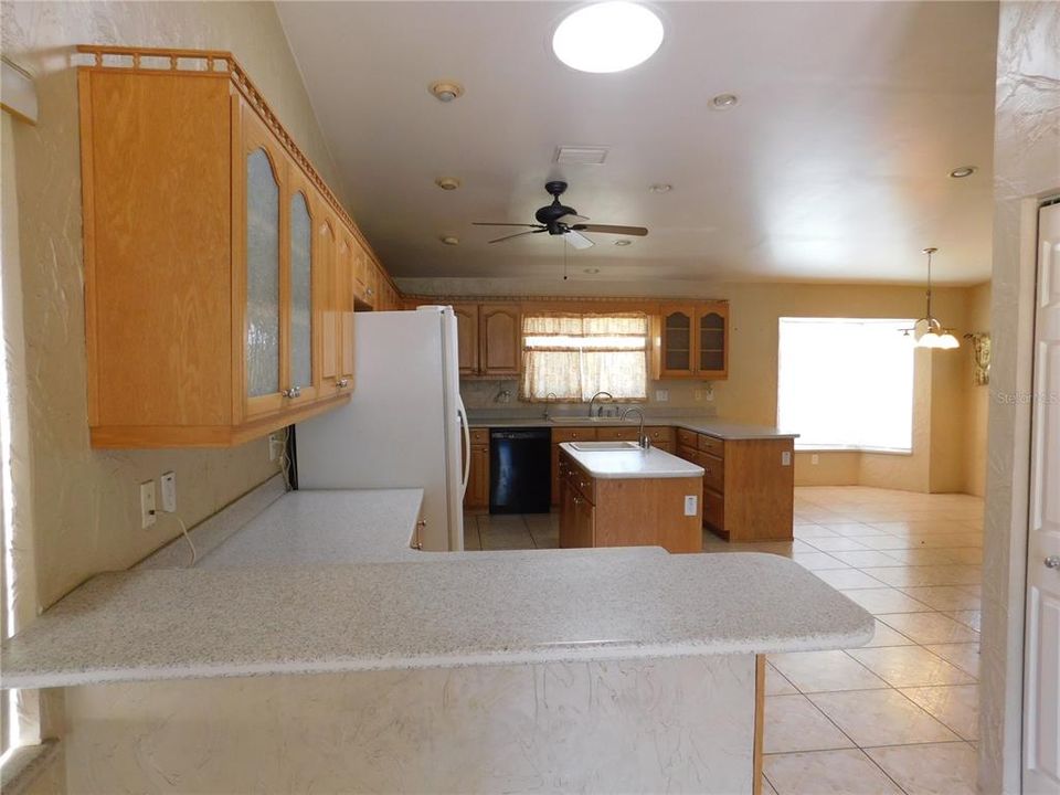 For Sale: $449,900 (2 beds, 1 baths, 1746 Square Feet)