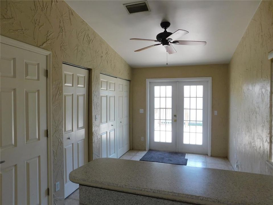 For Sale: $449,900 (2 beds, 1 baths, 1746 Square Feet)
