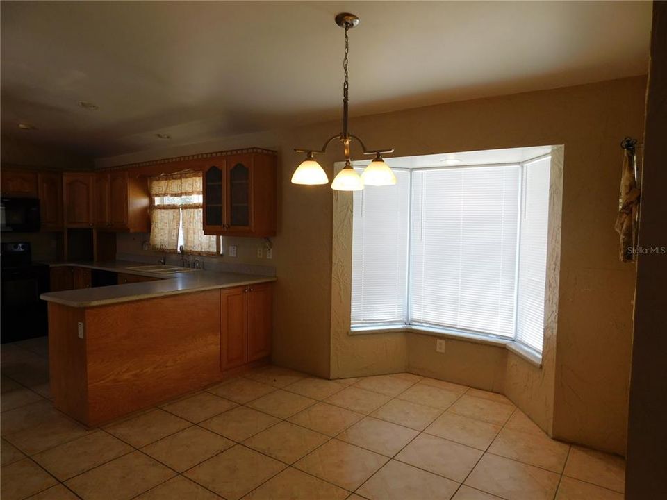 For Sale: $449,900 (2 beds, 1 baths, 1746 Square Feet)