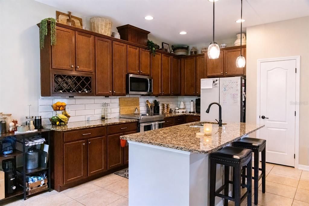 For Sale: $358,900 (3 beds, 3 baths, 1752 Square Feet)