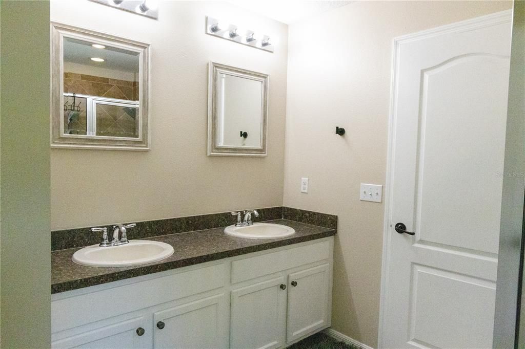 For Sale: $358,900 (3 beds, 3 baths, 1752 Square Feet)