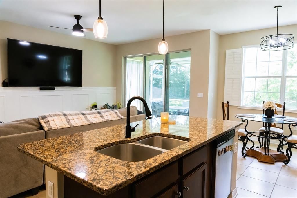 For Sale: $358,900 (3 beds, 3 baths, 1752 Square Feet)