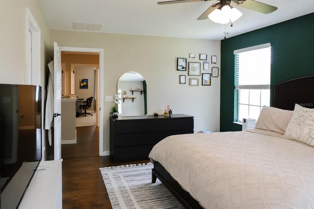 For Sale: $358,900 (3 beds, 3 baths, 1752 Square Feet)