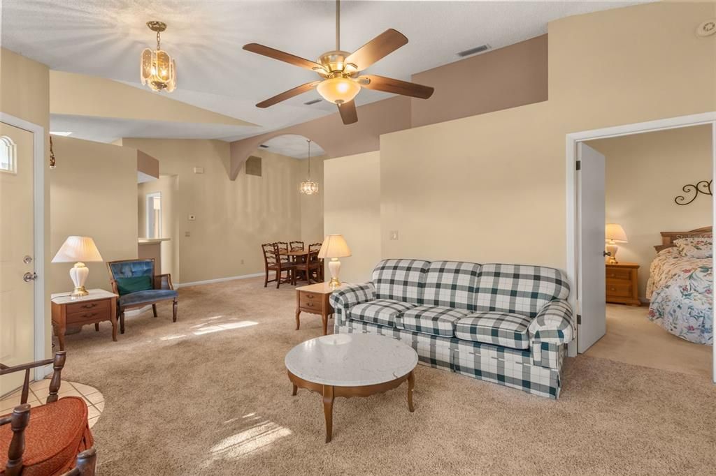 For Sale: $225,000 (2 beds, 2 baths, 1350 Square Feet)
