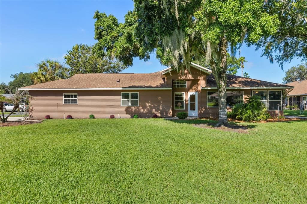 For Sale: $225,000 (2 beds, 2 baths, 1350 Square Feet)