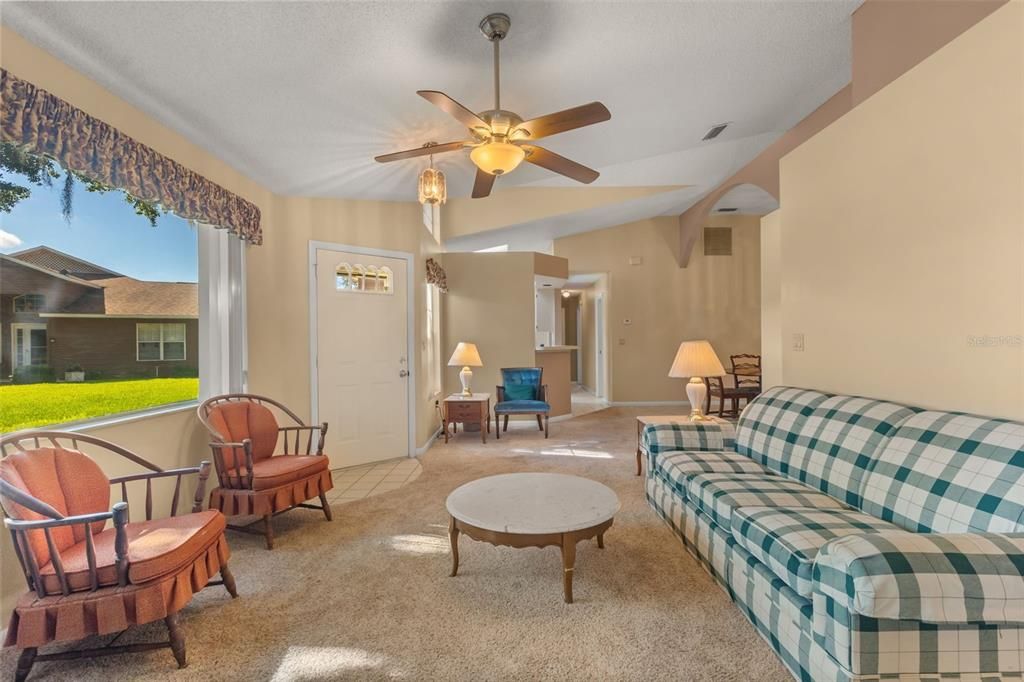 For Sale: $225,000 (2 beds, 2 baths, 1350 Square Feet)