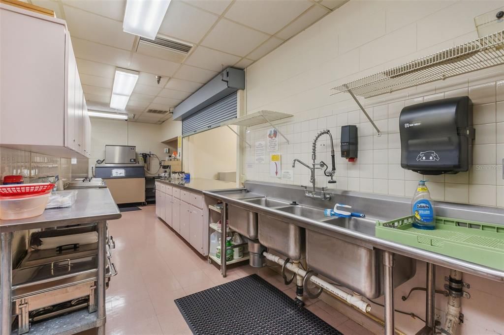 For Sale: $225,000 (2 beds, 2 baths, 1350 Square Feet)