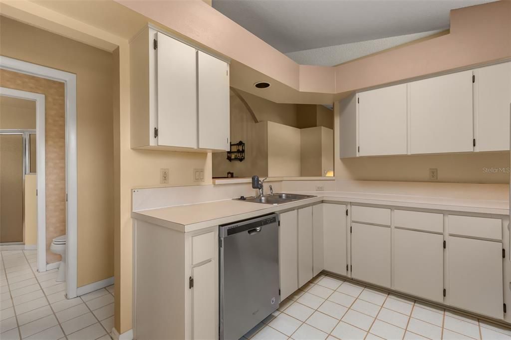 For Sale: $225,000 (2 beds, 2 baths, 1350 Square Feet)
