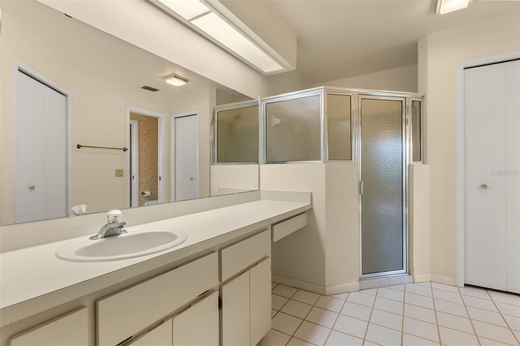For Sale: $225,000 (2 beds, 2 baths, 1350 Square Feet)