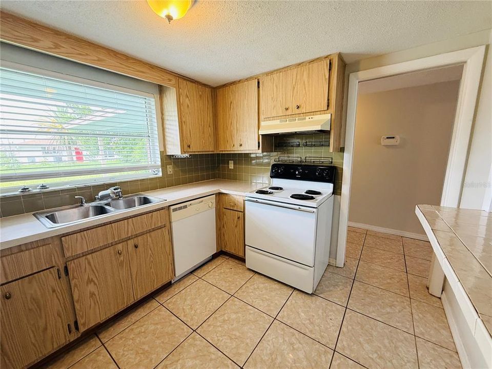 For Rent: $2,000 (2 beds, 2 baths, 1096 Square Feet)