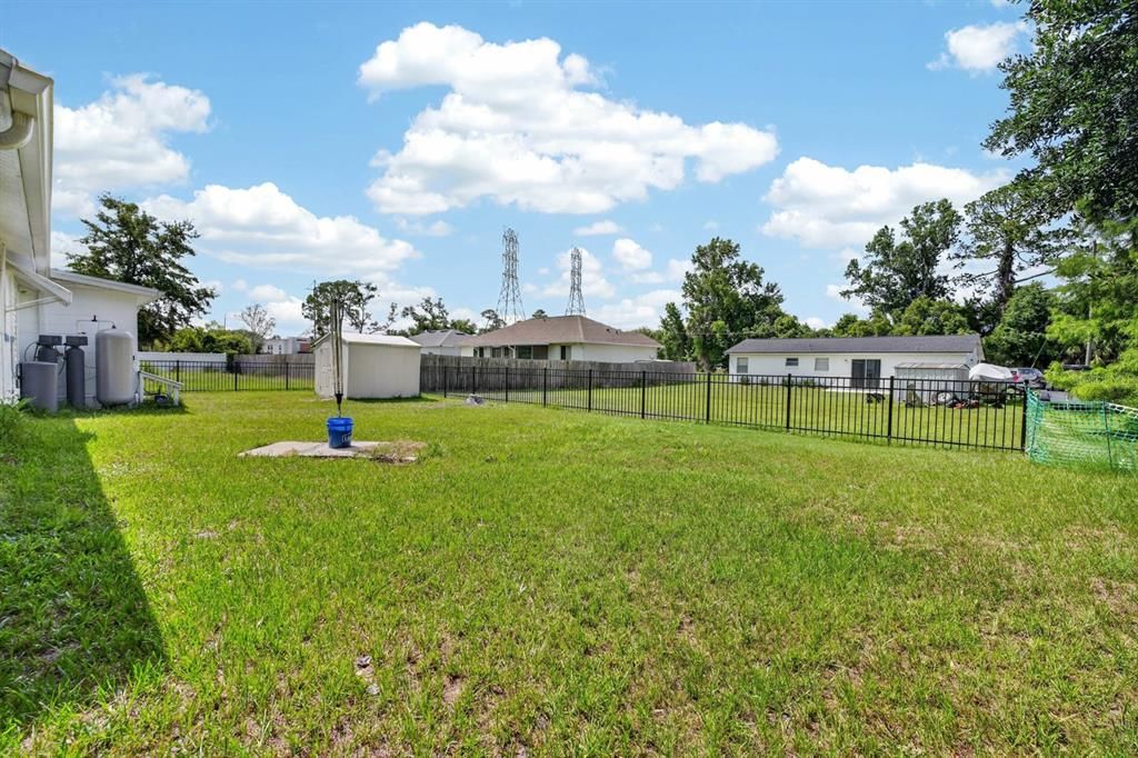For Rent: $1,900 (2 beds, 1 baths, 834 Square Feet)