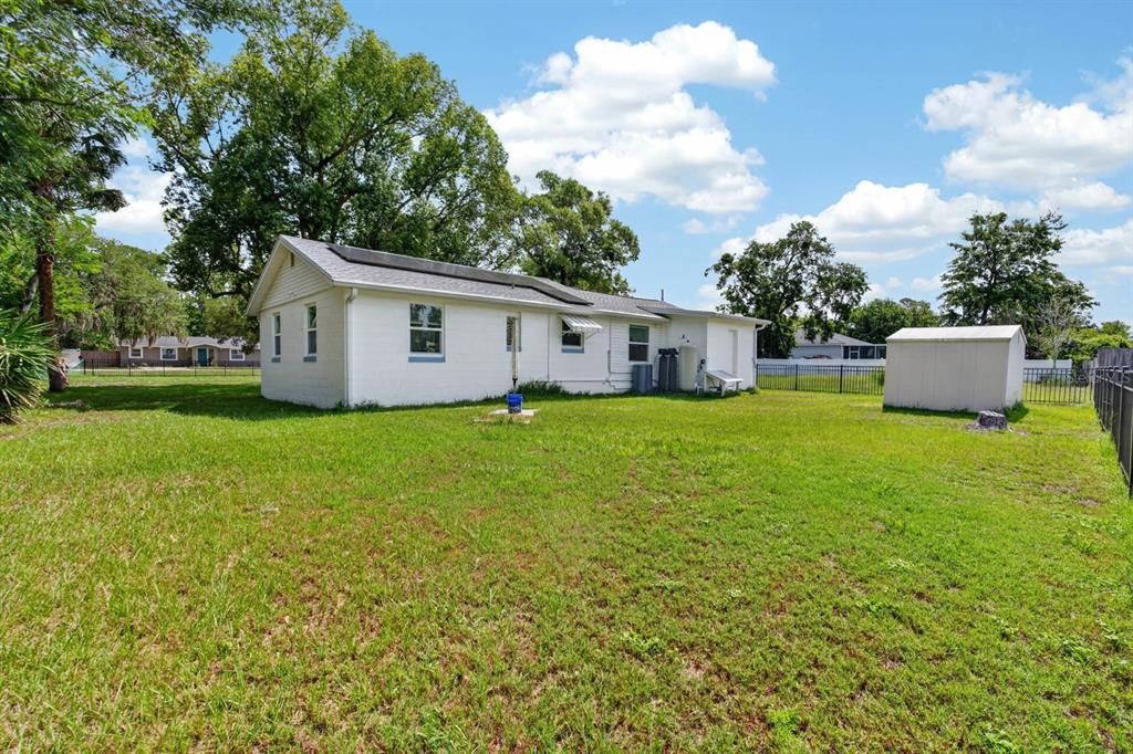 For Rent: $1,900 (2 beds, 1 baths, 834 Square Feet)