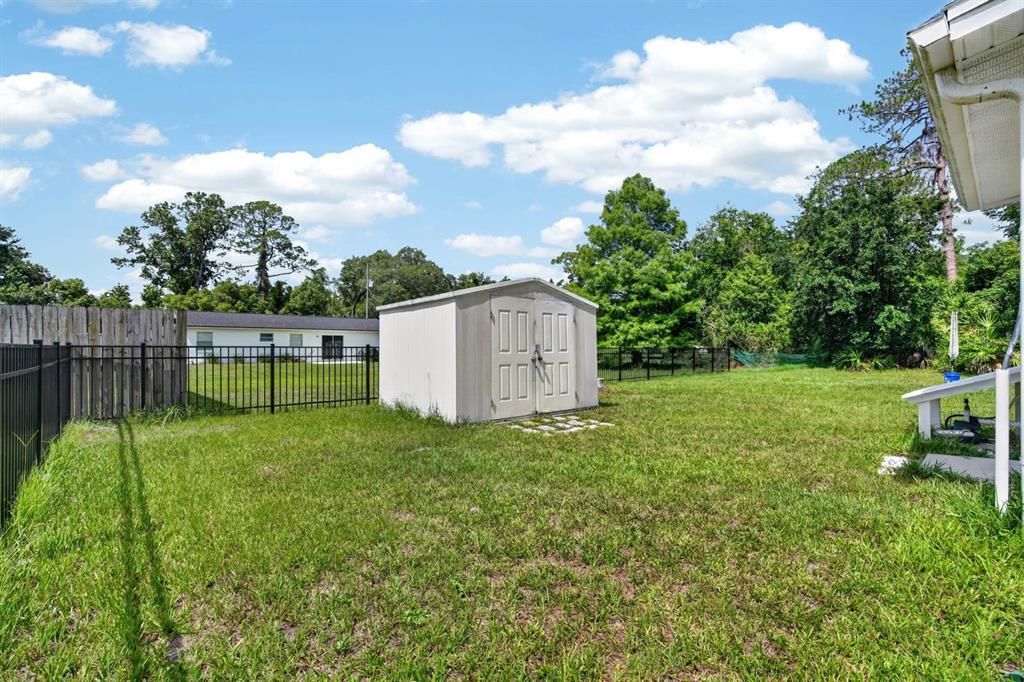 For Rent: $1,900 (2 beds, 1 baths, 834 Square Feet)