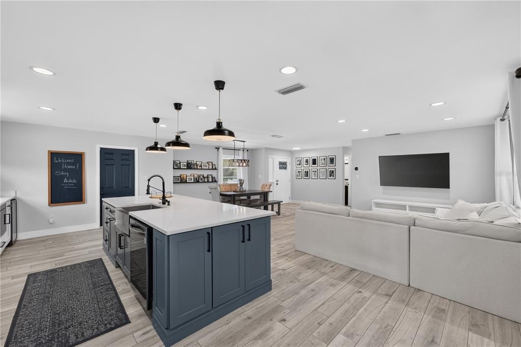 For Sale: $429,998 (3 beds, 2 baths, 1470 Square Feet)