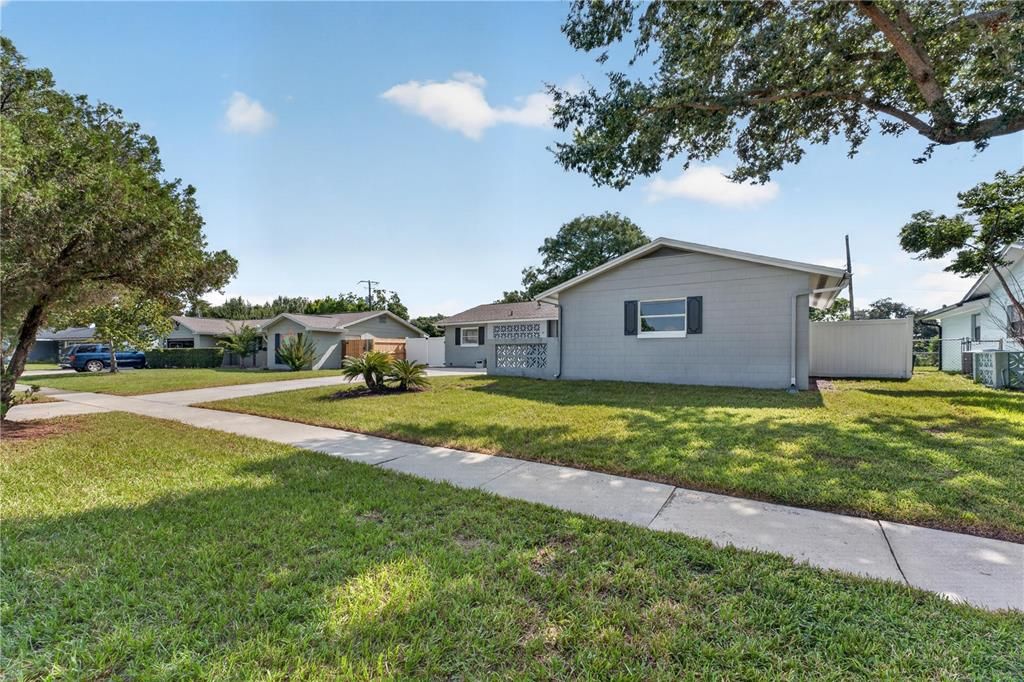 For Sale: $429,998 (3 beds, 2 baths, 1470 Square Feet)