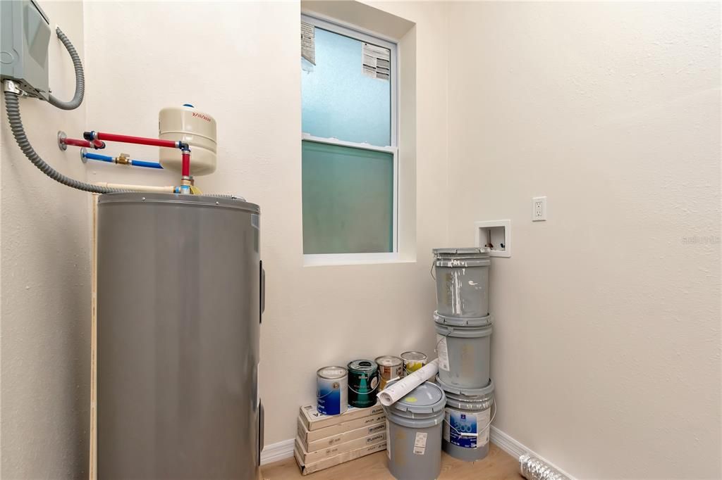 На продажу: $475,000 (4 спален, 2 ванн, 1404 Квадратных фут)