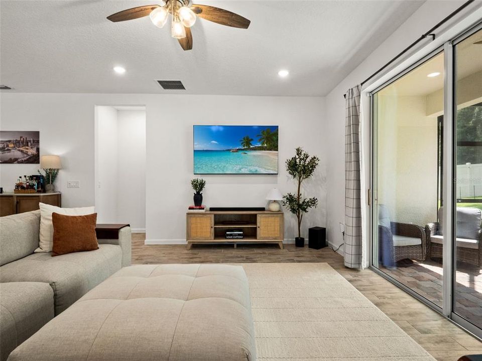 For Sale: $465,000 (3 beds, 2 baths, 1966 Square Feet)