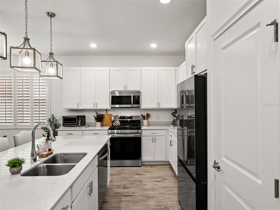 For Sale: $465,000 (3 beds, 2 baths, 1966 Square Feet)