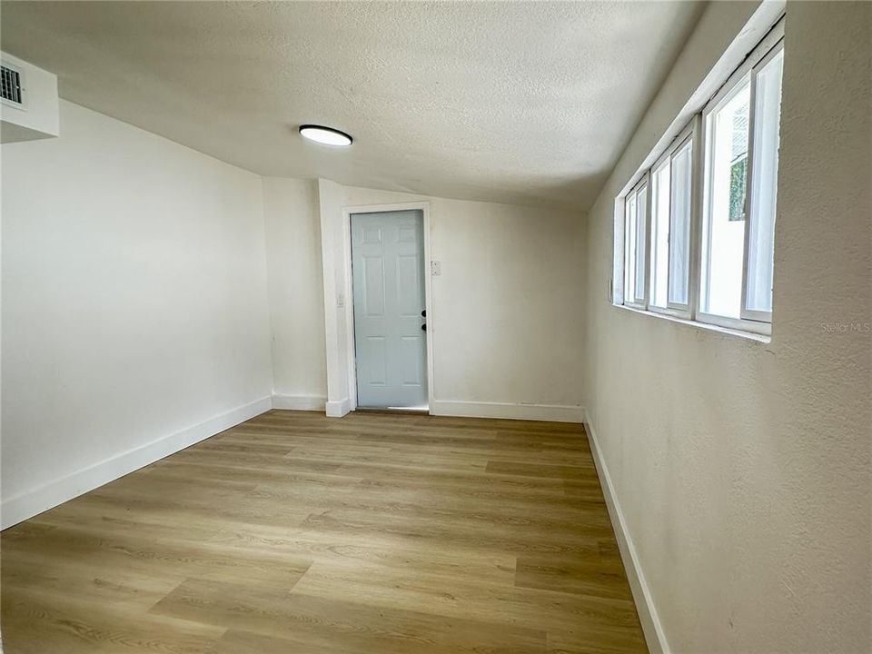 На продажу: $350,000 (4 спален, 3 ванн, 1400 Квадратных фут)