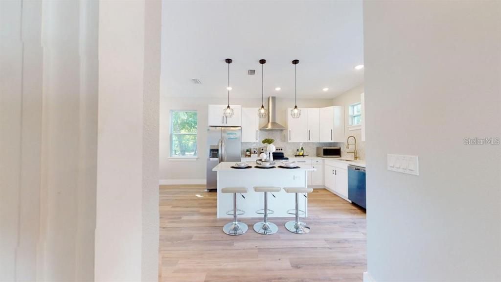 En Venta: $879,999 (5 camas, 2 baños, 3297 Pies cuadrados)