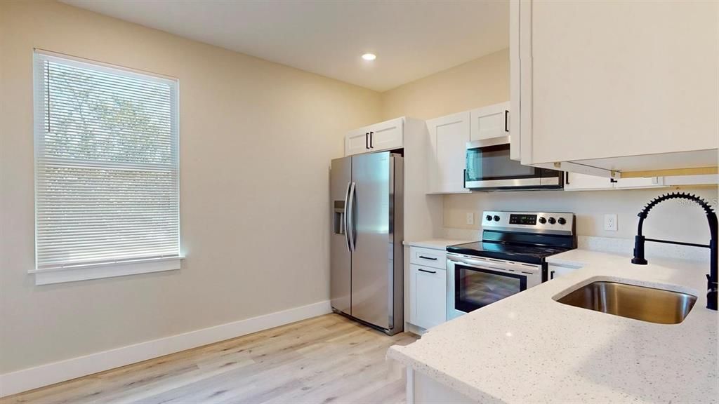 En Venta: $879,999 (5 camas, 2 baños, 3297 Pies cuadrados)
