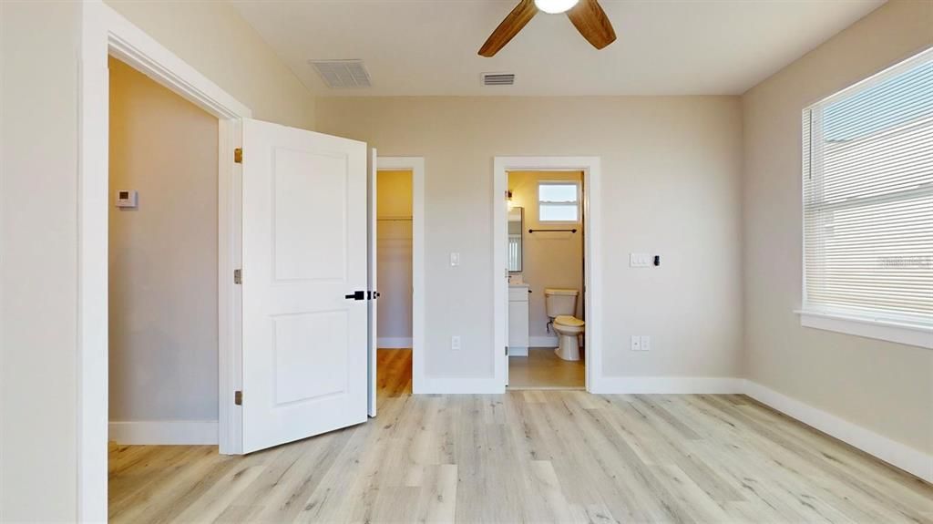 En Venta: $879,999 (5 camas, 2 baños, 3297 Pies cuadrados)