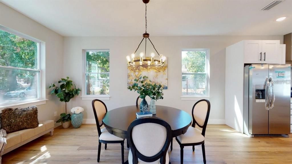 En Venta: $879,999 (5 camas, 2 baños, 3297 Pies cuadrados)