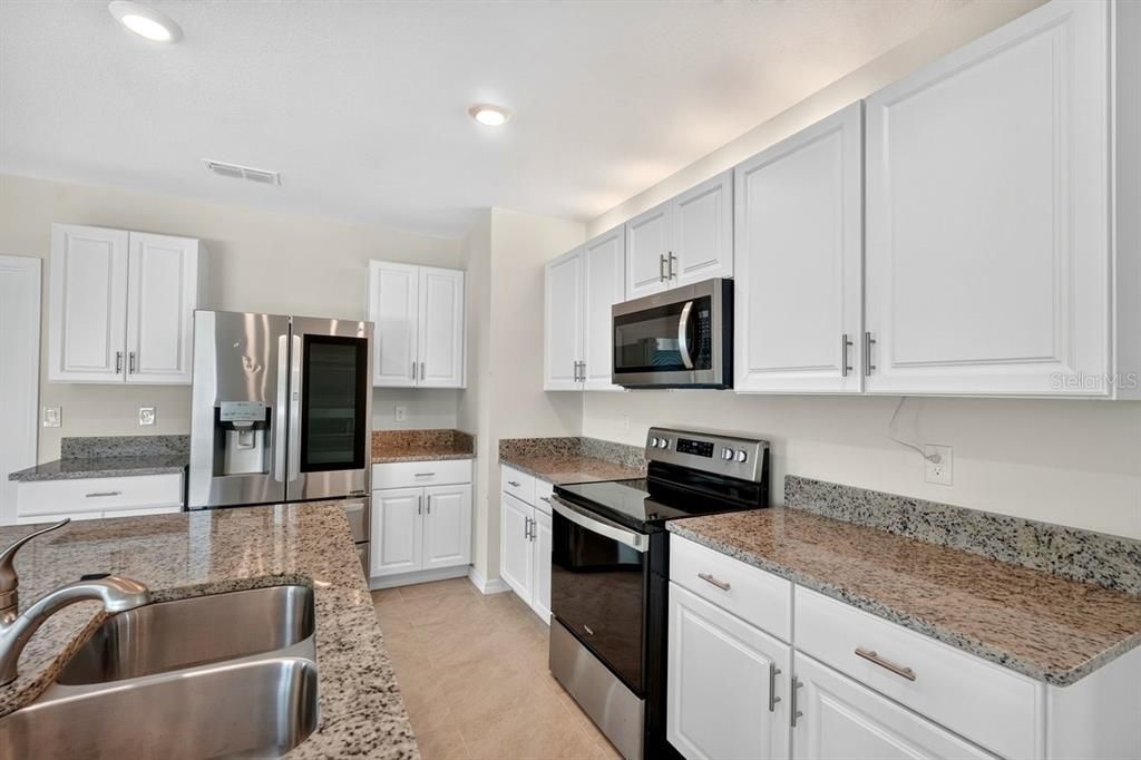 For Sale: $349,000 (3 beds, 2 baths, 1610 Square Feet)