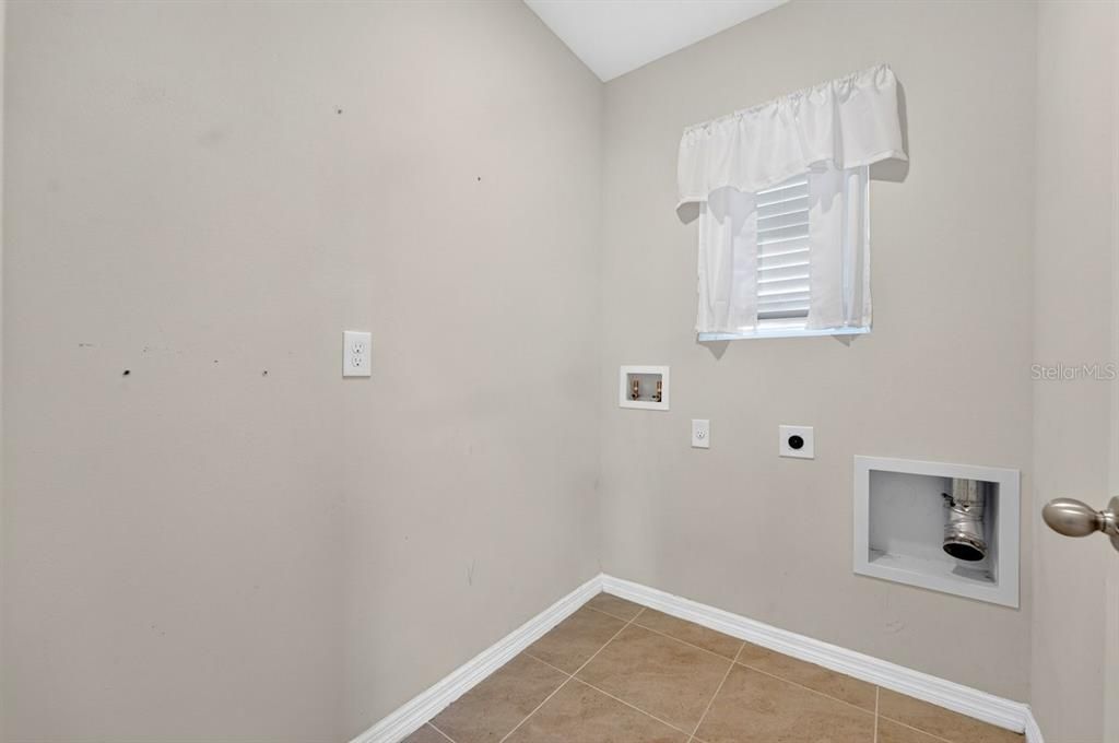 For Sale: $349,000 (3 beds, 2 baths, 1610 Square Feet)