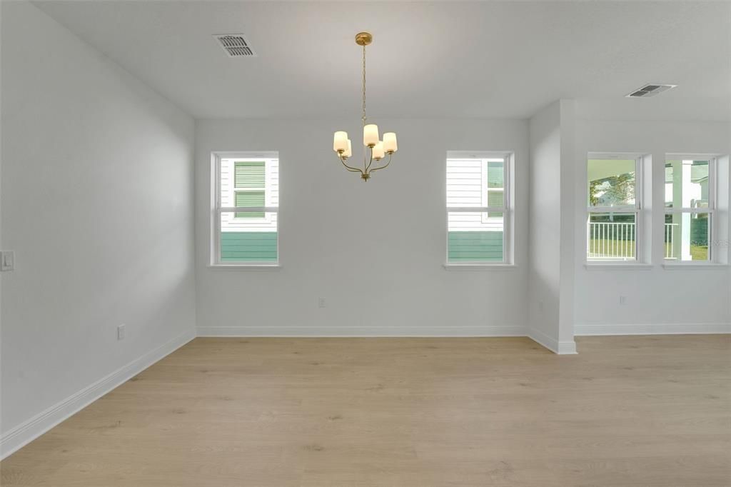 Active With Contract: $289,990 (2 beds, 2 baths, 1812 Square Feet)