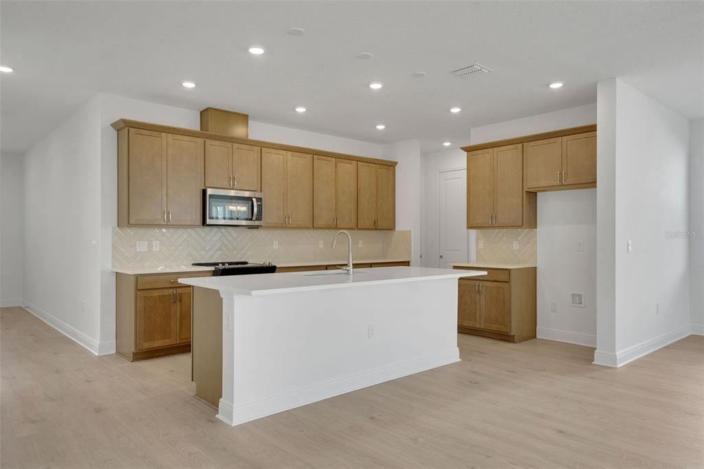 Active With Contract: $289,990 (2 beds, 2 baths, 1812 Square Feet)