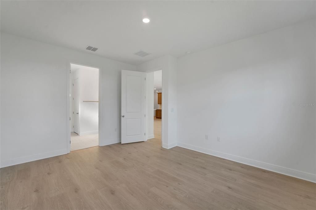 Active With Contract: $289,990 (2 beds, 2 baths, 1812 Square Feet)