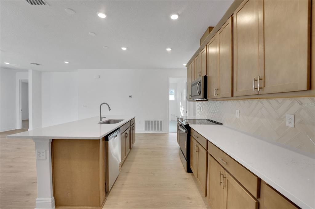 Active With Contract: $289,990 (2 beds, 2 baths, 1812 Square Feet)